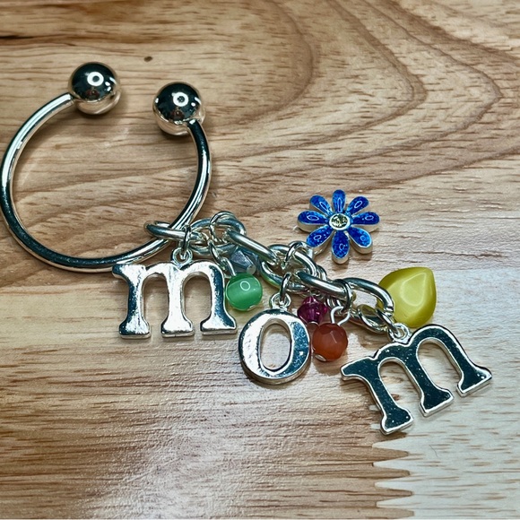 MOM Silver Beaded Floral Heart Multicolor Bag Charm Keychain - Picture 3 of 4